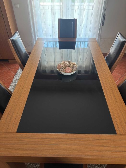 Mesa de jantar + 6 cadeiras