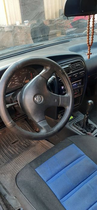 Nissan primera 1990