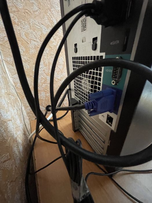 ПК + монитор | Intel Xeon E3-1220 V2 | 8 ГБ ОЗУ | 930 ГБ HDD