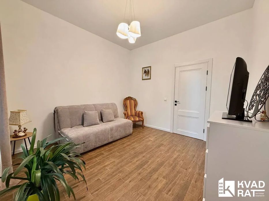 Одноповерховий будинок із якісним ремонтом та басейном