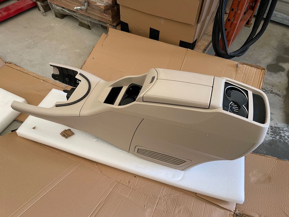 Lodówka schowek podłokietnik Mercedes V klasa model W447 - NOWA