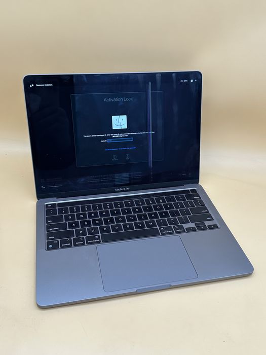 macbook pro 2020 512 gb m1 стан на фото