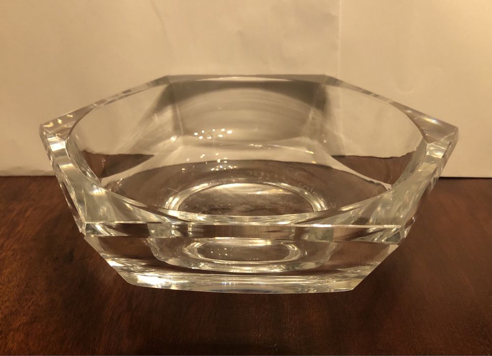 Taça em Cristal Orrefors, assinada:“Orrefors FA 1825”.