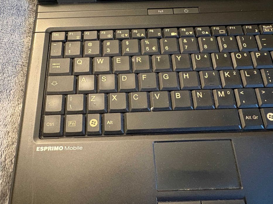 laptop Fujitsu Siemens Esprimo mobile - na części bez dysku
