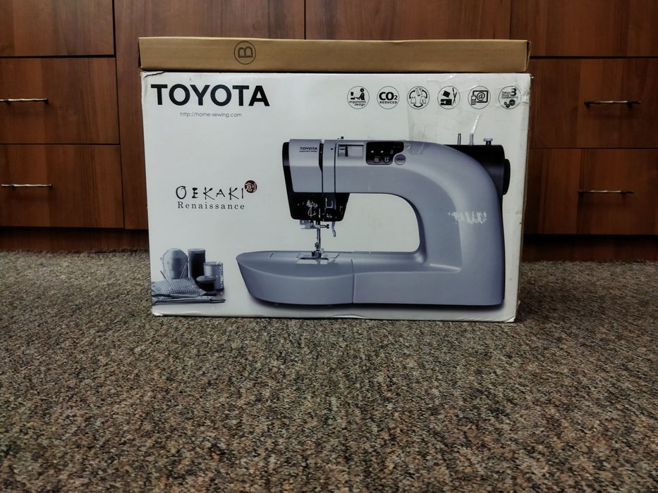 Toyota OEKAKI 50Q, компьютерная бытовая швейно-вышивальная машина