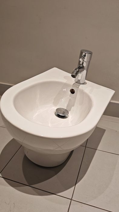Bidé suspenso Valadares + Torneira Grohe