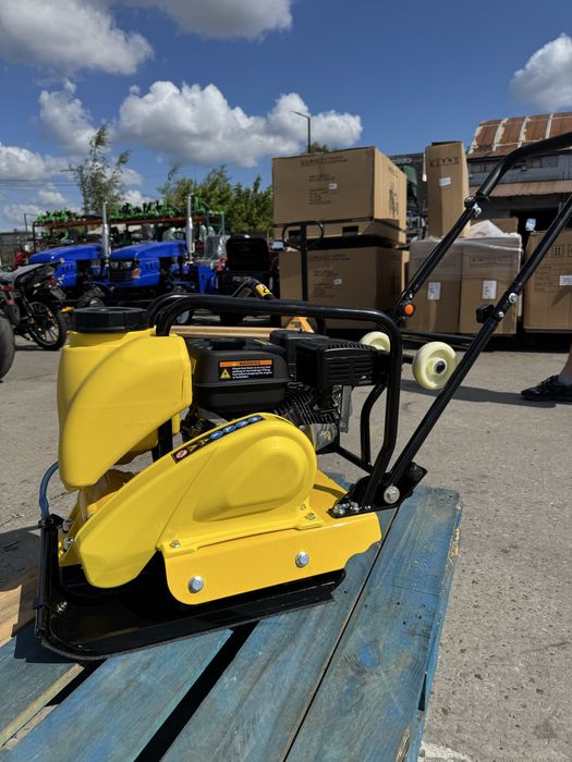 Віброплита двигун Loncin, 80кг. Модель Universal U-084