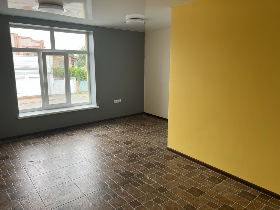 Оренда офіса 20 м2  (Колгоспна 13а)