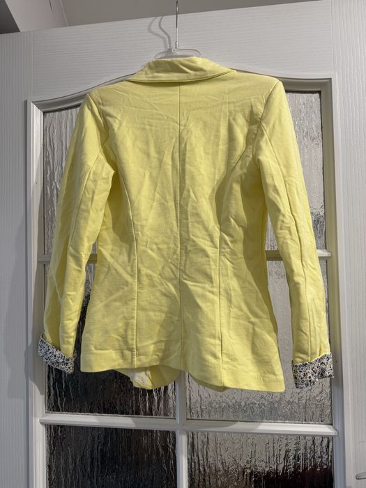 Żółty damski żakiet
