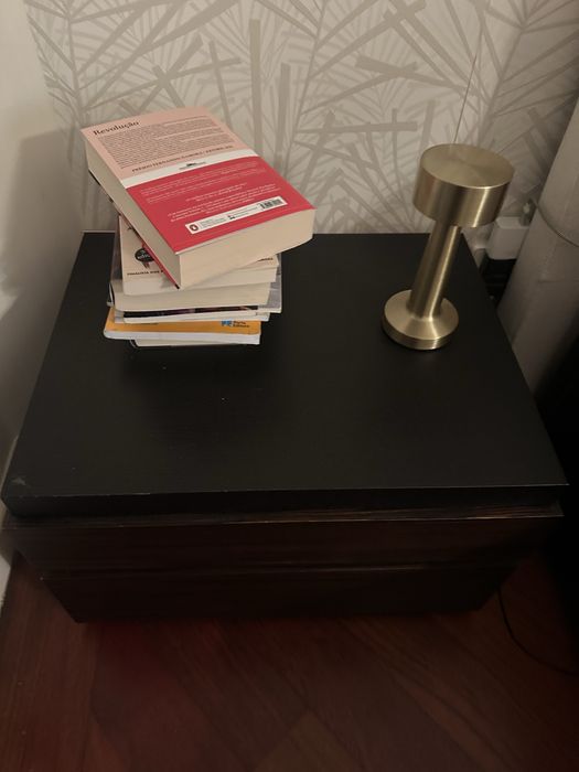 Desocupar urgente- preco negociavel - mesas de cabeceira usadas