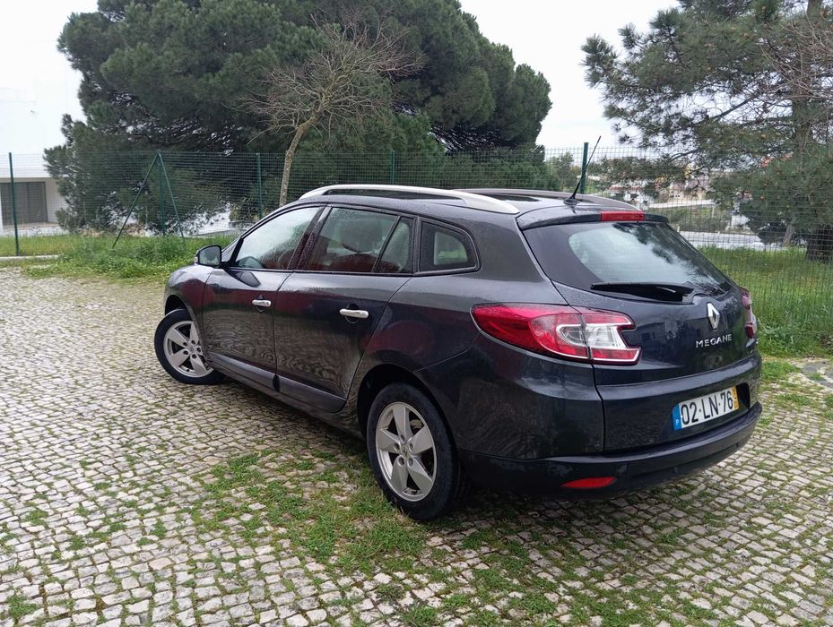 Renault Megane Sport Tourer 1.5 Diesel de 2011. Em bom estado geral tanto a nível mecânico como a nível de interiores e exterior. Kms reais. Nacional. — photo 3