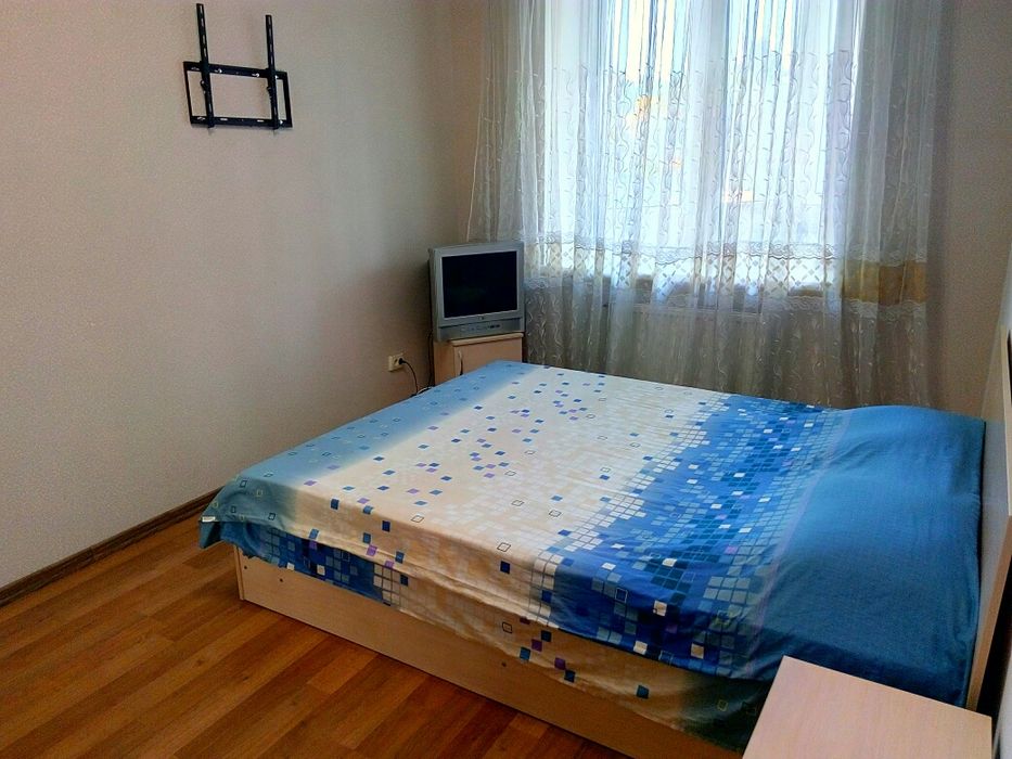 2-кім. Дзеркальна шафа. Район Північний ."Чайка". Подобово. Ціна доби.