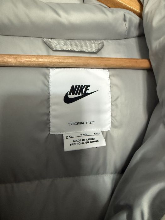 Продам курточку Nike
