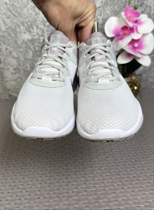 Nike Revolution 6 кроссовки 39 размер беговые бежевые
