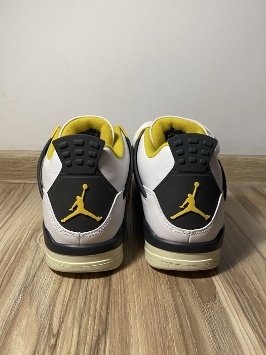 Air Jordan 4 Retro Red Cement