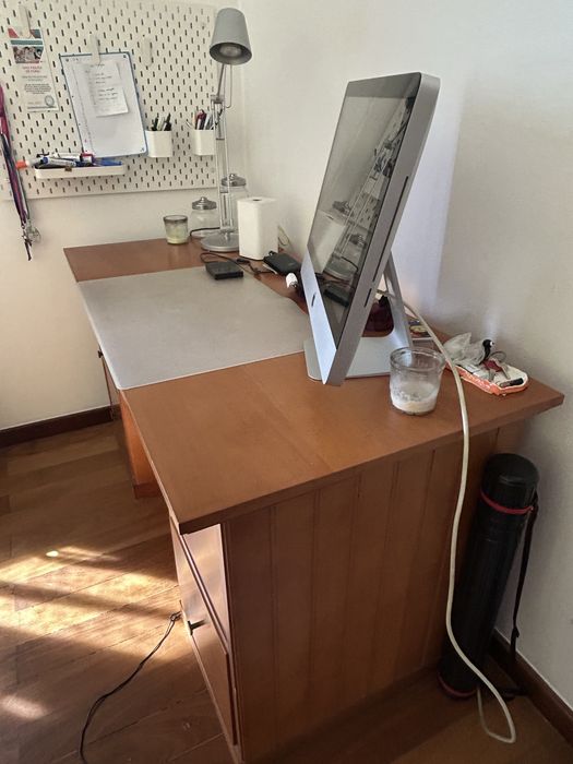 Secretaria e mesa cabeceira