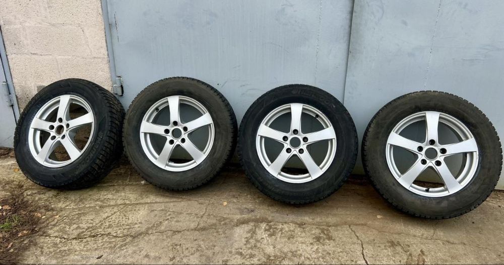 Продам резину з дисками 215/65r16