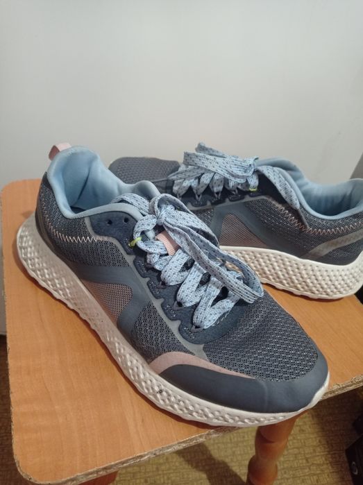 Кросівки на дівчинку, 36 розмір, устілка 23,5 см.