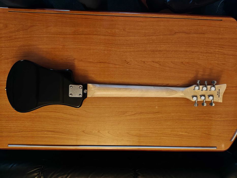 Gitara elektryczna turystyczna, Hofner, Czarna