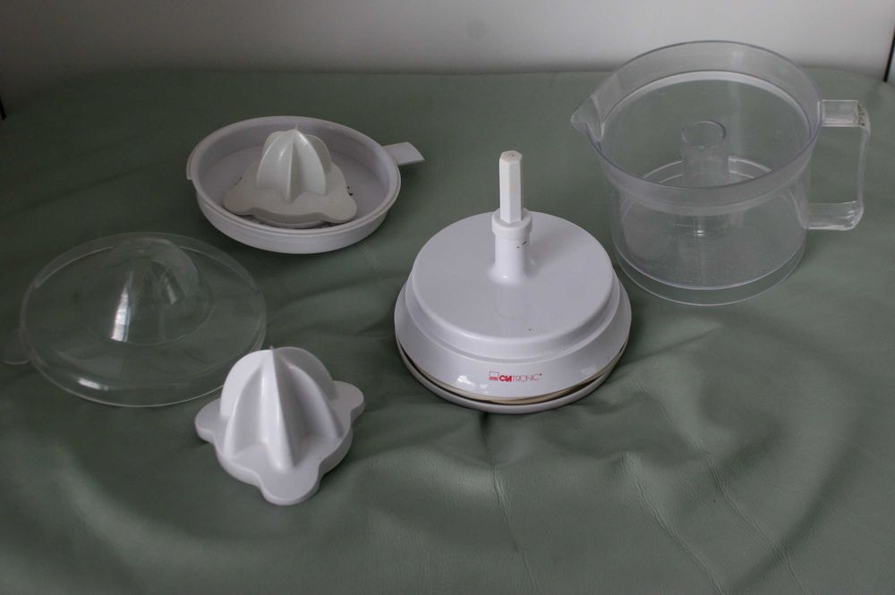 Электрическая соковыжималка для цитрусовых мощностью 20 Вт.