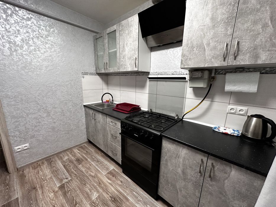 Вільна    Критий ринок Двокімнатна  Квартира  2 кімнати подобово