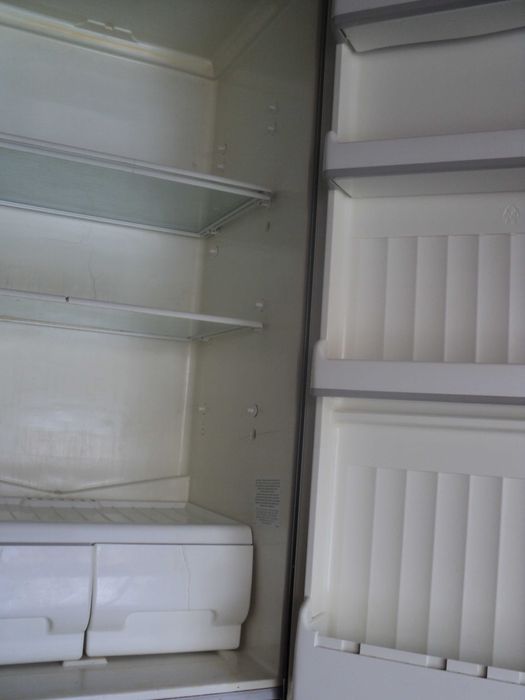 продам двохкамерний холодильник