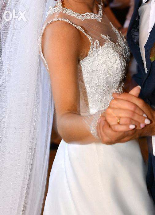 1Suknia ślubna z koronkowym gorsetem