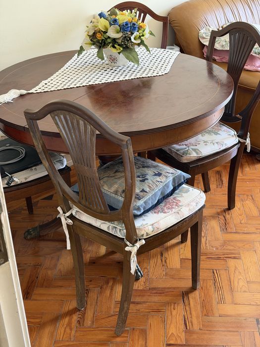 Mesa de jantar redonda extensível em madeira + 6 cadeiras