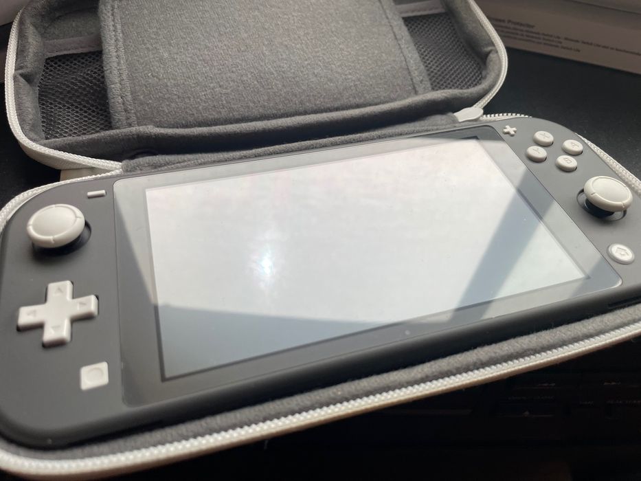 Nintendo Switch Lite – impecável, como nova
