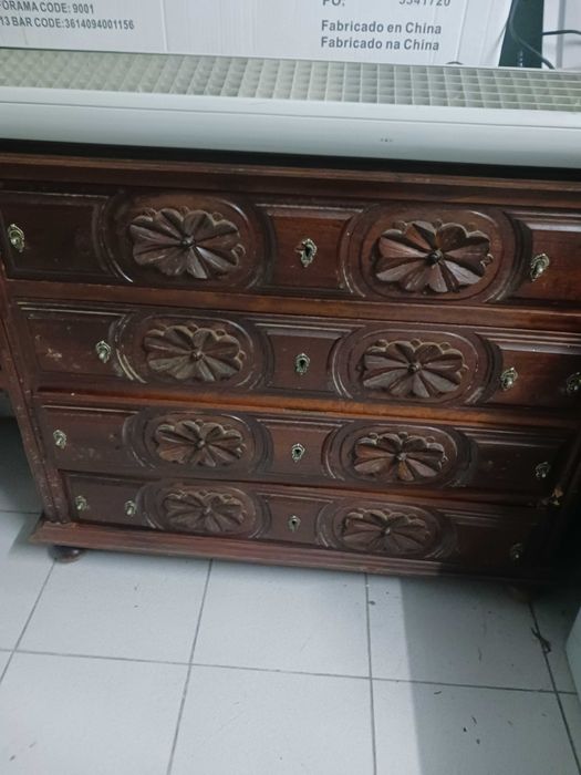 Cómoda estilo antigo em bom estado