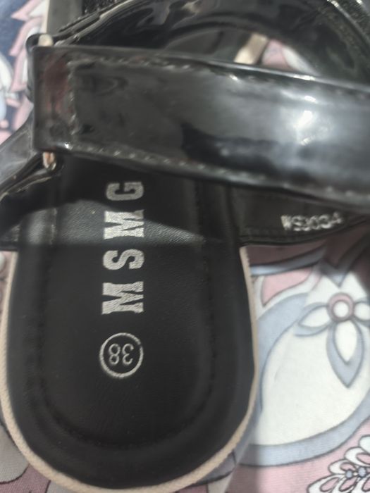 Sandały damskie, czarne, lakierowane