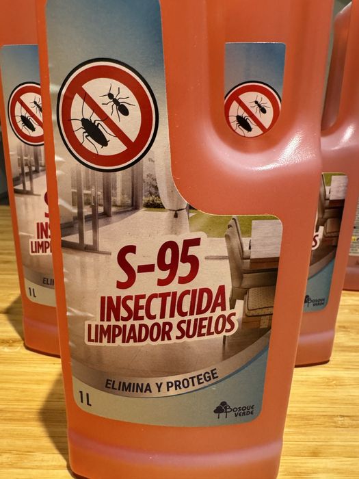 Insecticida para rastejantes como baratas, formigas….etc 100% eficaz
