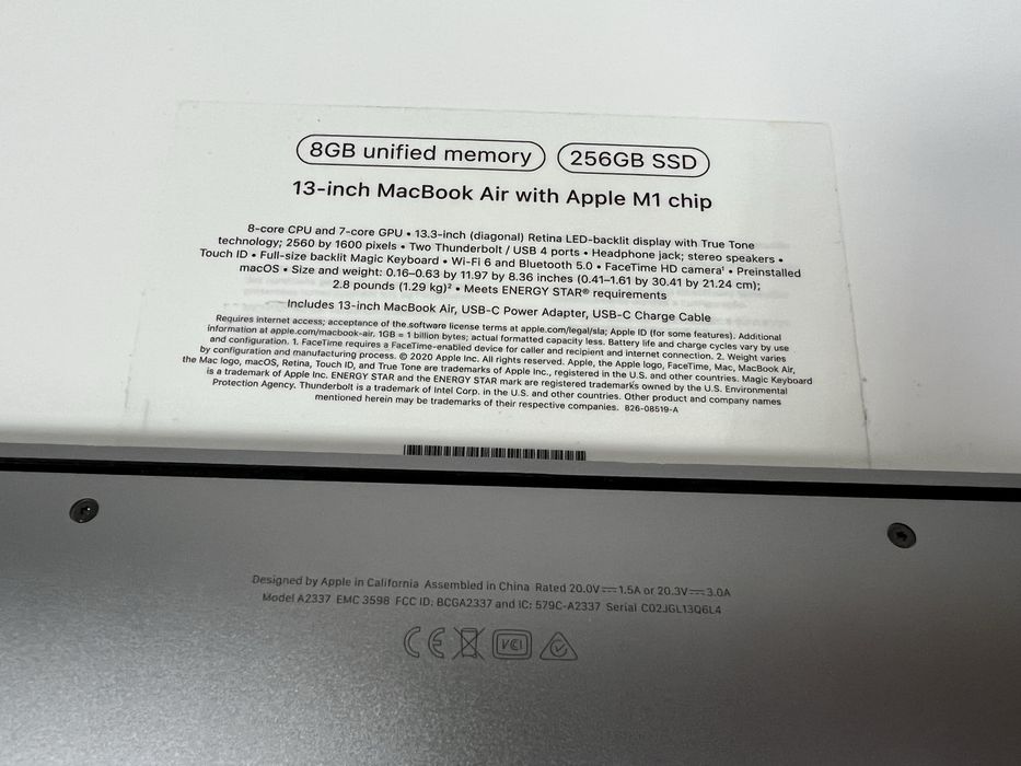 MacBook Air 13 M1 8/256. Хорошее состояние.