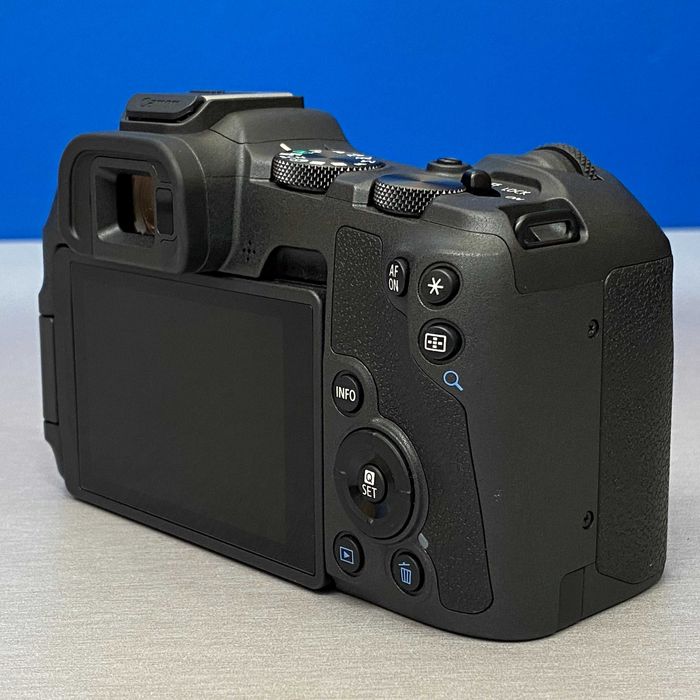 Canon EOS R8 (Corpo) - 24.2MP | 3 ANOS DE GARANTIA
