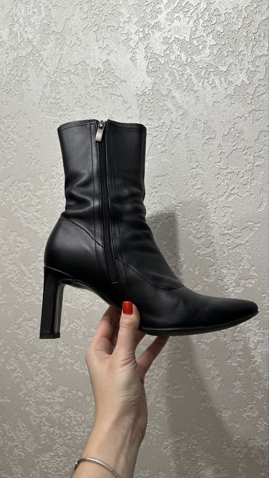 Черевики, чоботи шкіряні жіночі