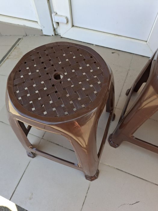 Пластмассовый табурет