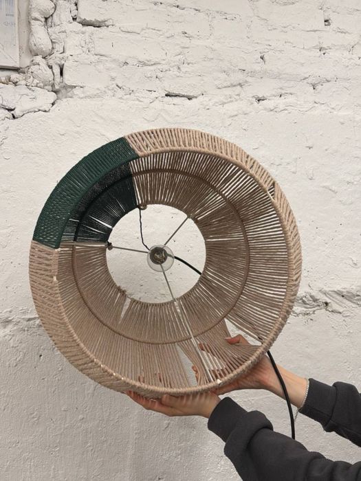 Плетений абажур (люстра) у стилі Boho / Eco — двоколірний дизайн