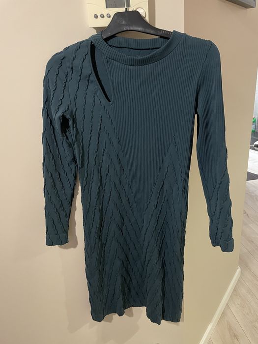 Sukienka Gatta ciemna zielen obcisła eksponuje ksztalty