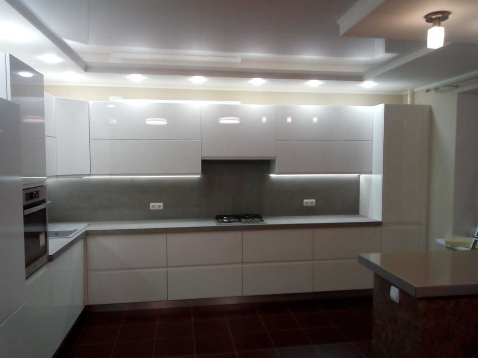 Красива кухня...