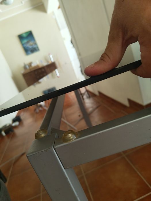 Mesa com tampo de vidro