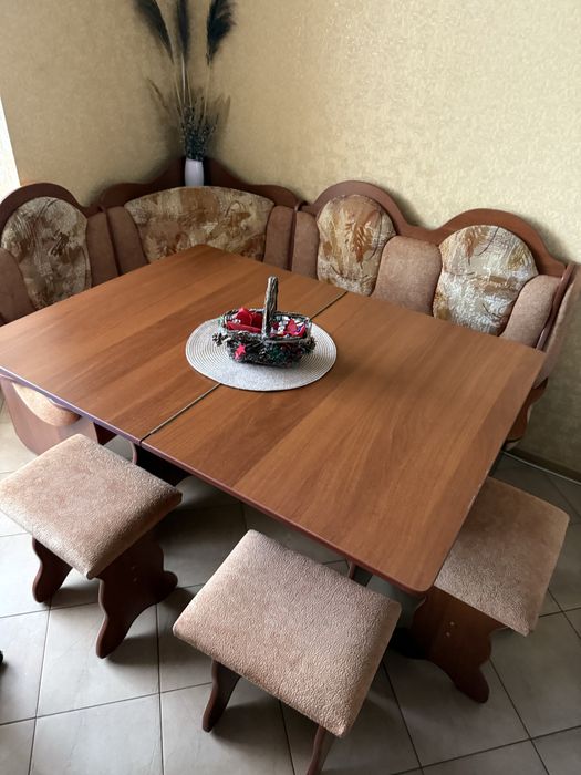Кухонний куточок , стіл, стільці