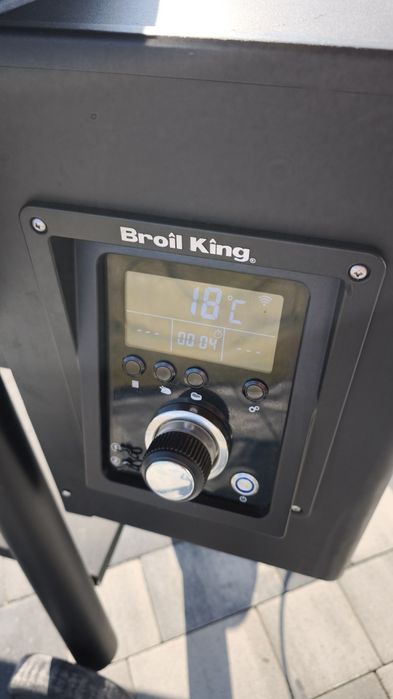 Grill, smoker Broil King Regal Pellet 400, żeliwne ruszta, różen