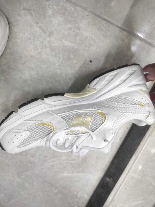 New balance 530 como novos (brancos, símbolo amarelo)