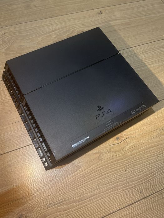 Ps4 500GB+ 2pady