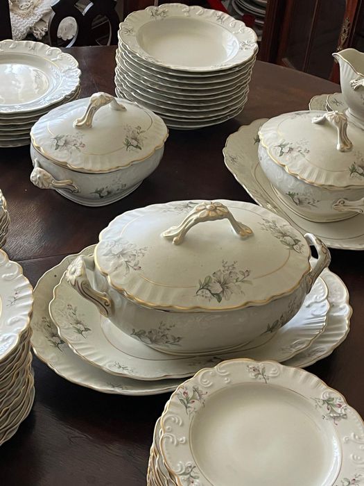 Serviço de Jantar Completo em Porcelana Vintage