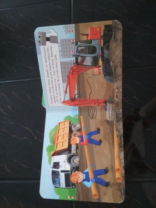 Pan kluczyk przedstawia pojazdy  na budowie i moje narzędzia.