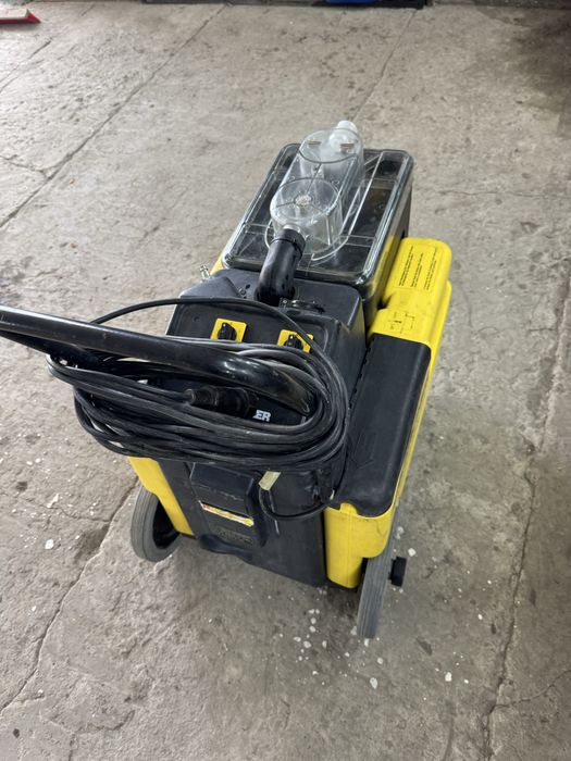 Професійний Миючий пилосос KARCHER PROFI 200