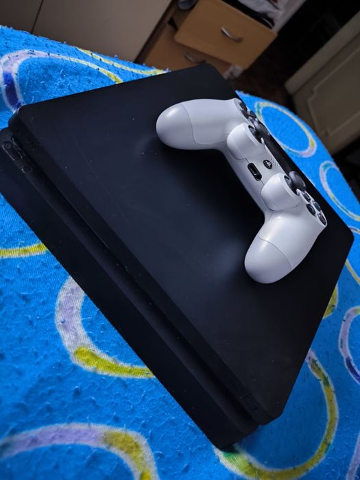 PS4 usada em bom estado, funciona normalmente