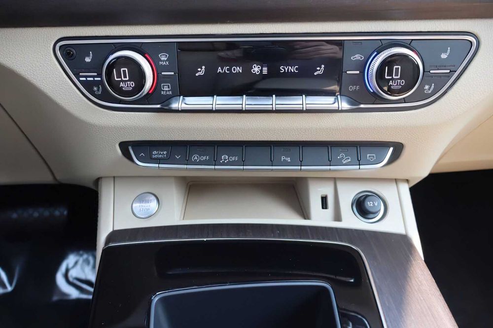 Audi Q5      2024