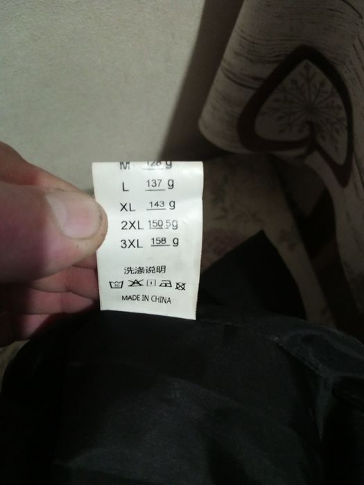 Продам курточку муржскую .